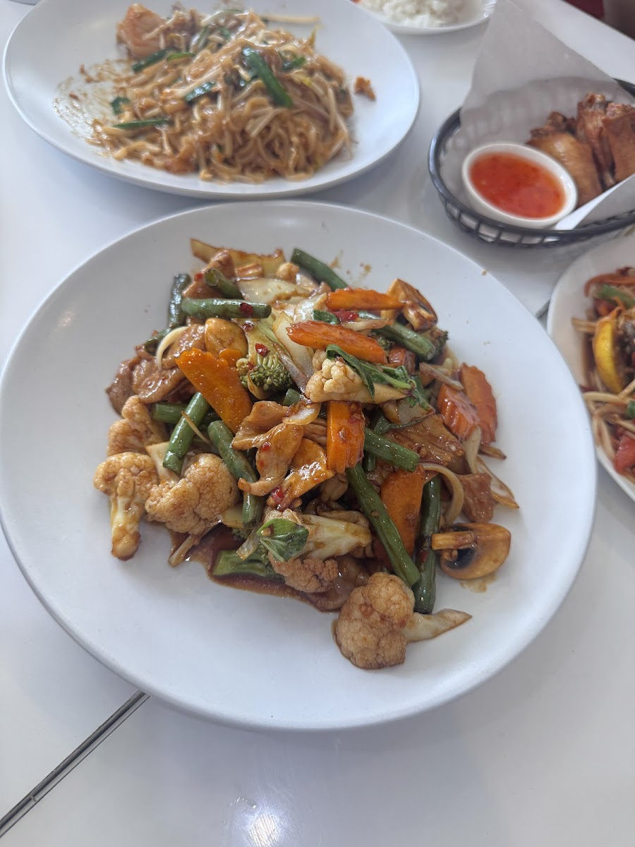 Leks Thai Restaurant-4