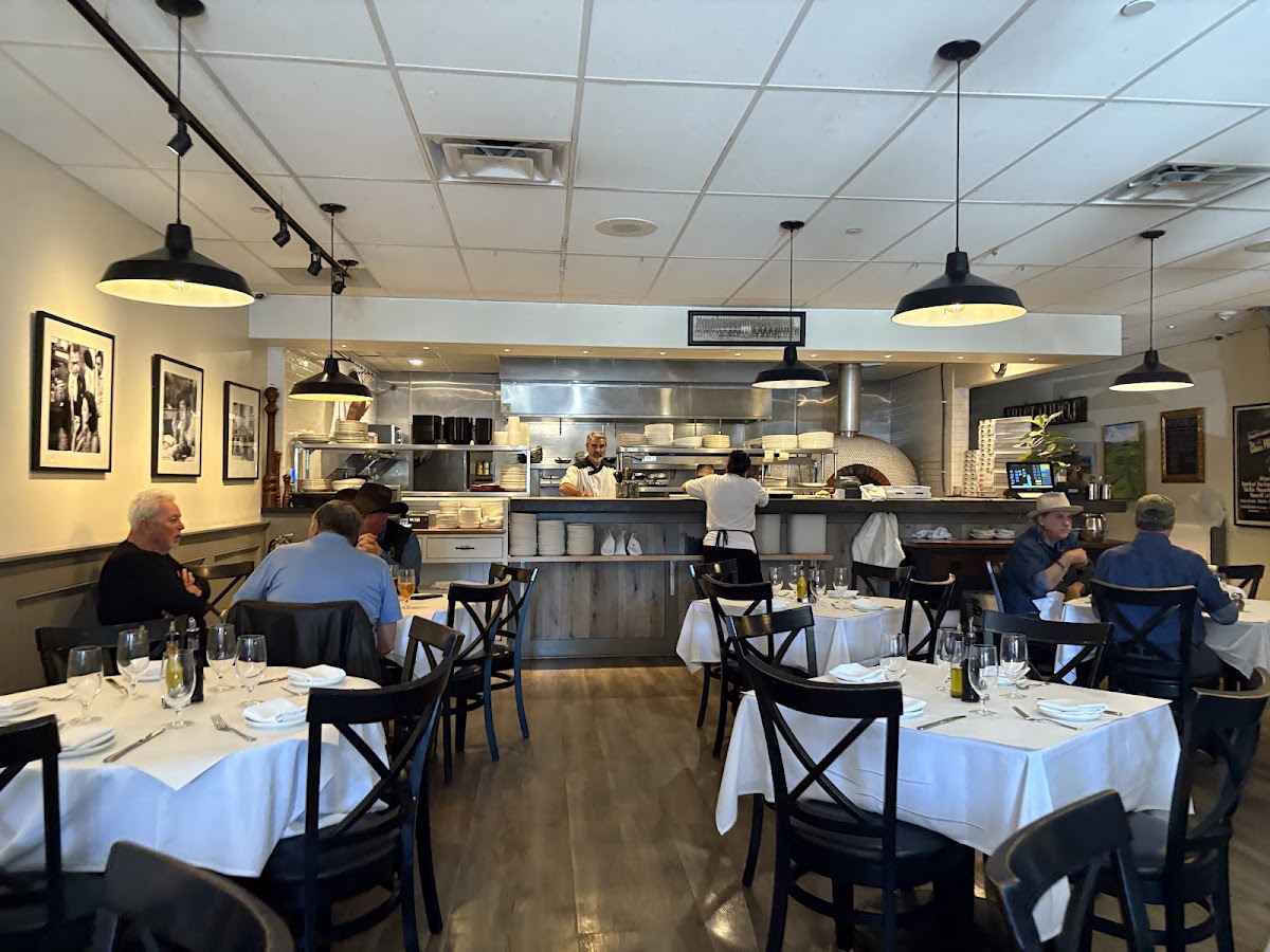 Leonardo's Ristorante-Pizzeria-4