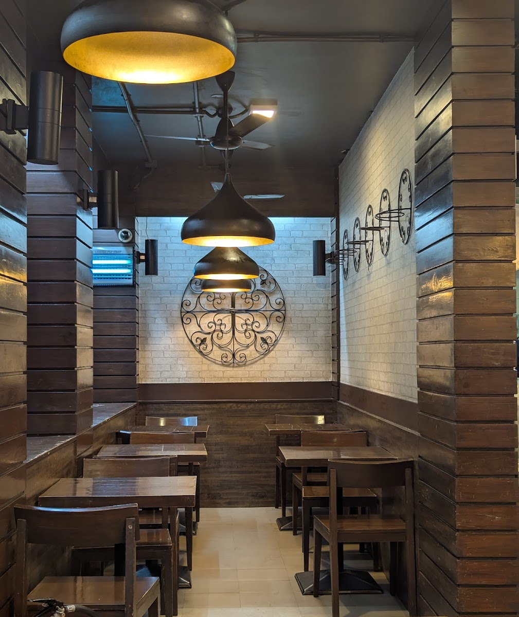 Leon's Burgers & Wings New Bel Road-4