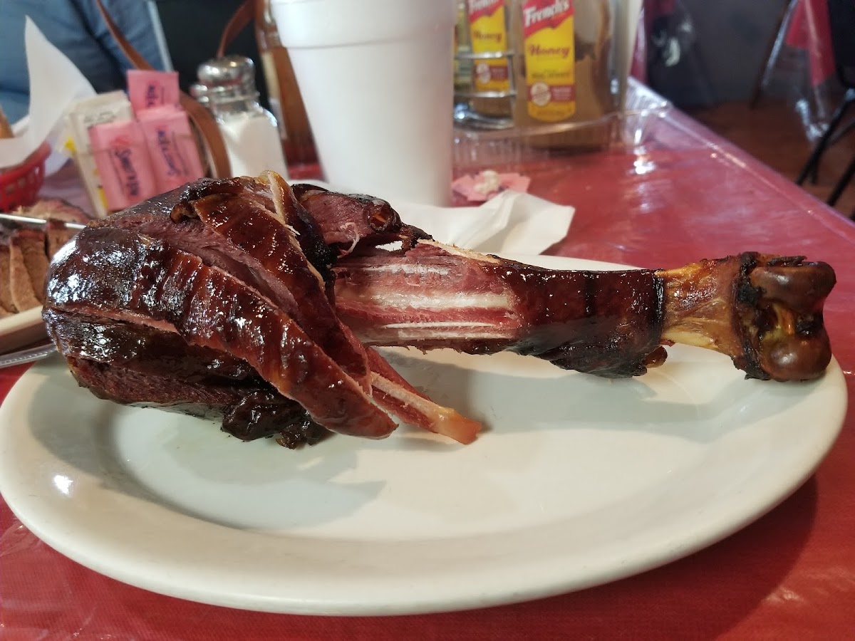 Leon's World Finest Bar-B-Que-10