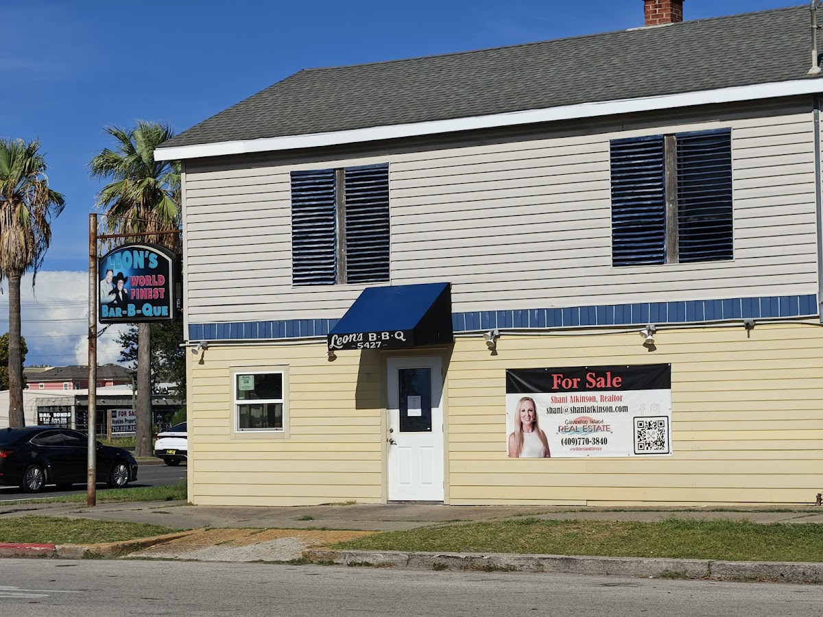 Leon's World Finest Bar-B-Que-3
