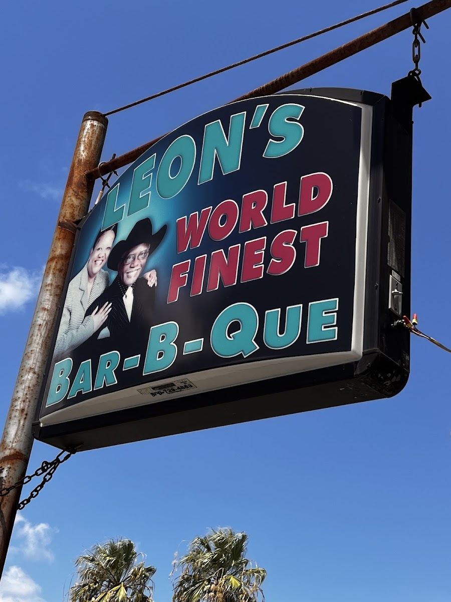 Leon's World Finest Bar-B-Que-4