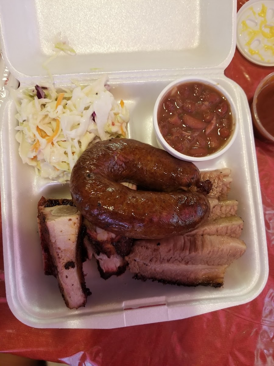 Leon's World Finest Bar-B-Que-7