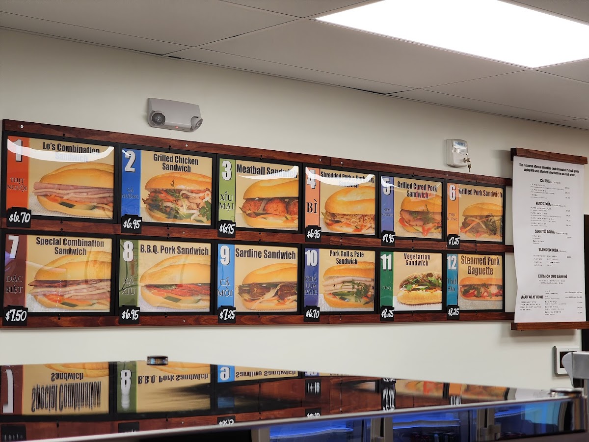 Menu Le's Sandwiches & Café-1