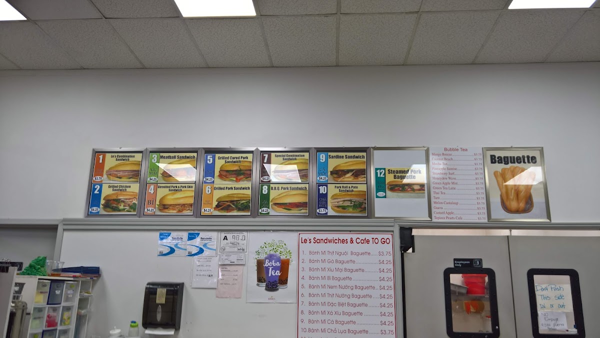 Menu Le's Sandwiches & Café-9
