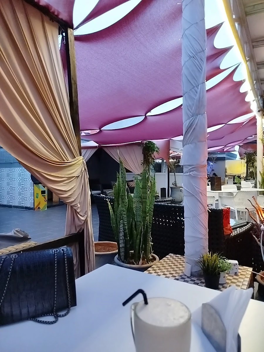 Les Terrasses : Café & Restaurant-2