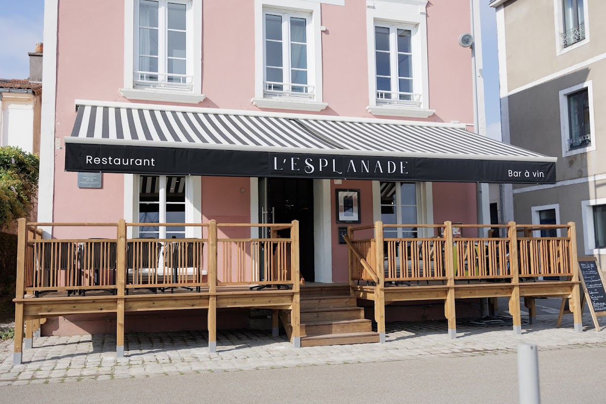 L'esplanade Hôtel · Restaurant · Bar À Vin