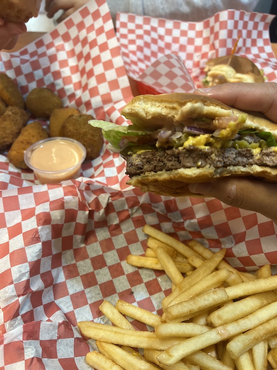 Level Up Burgers-10