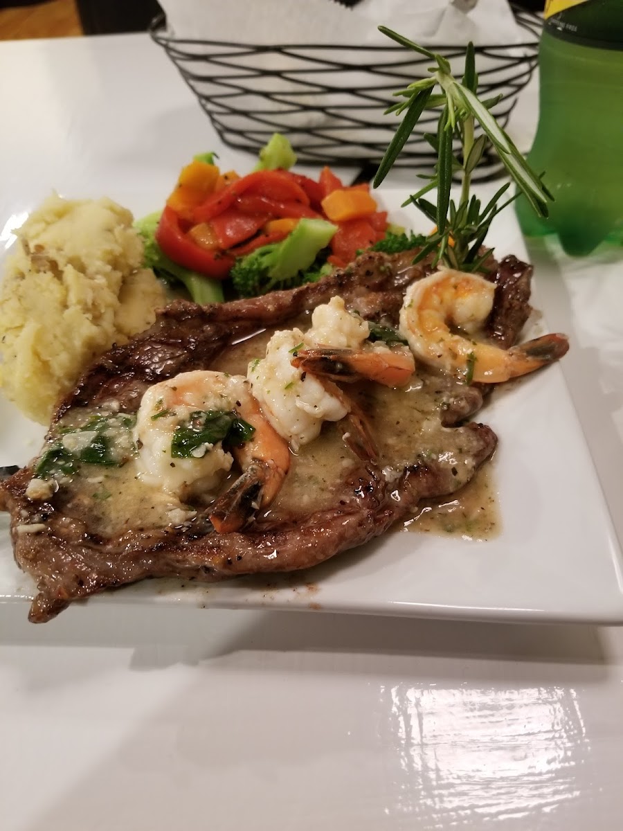 Lezama's Restaurant & Pizzeria-8