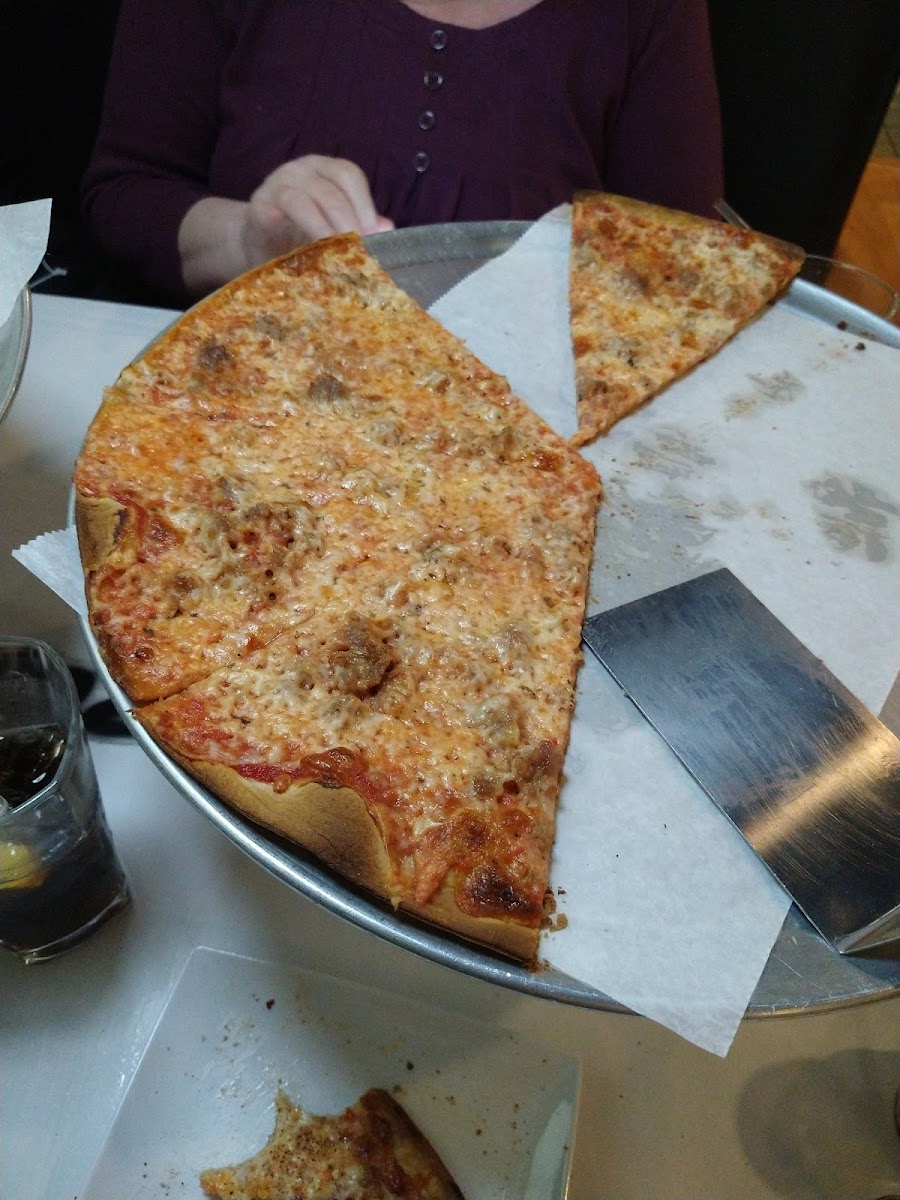 Lezama's Restaurant & Pizzeria-9