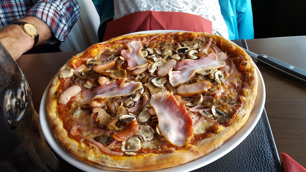 Løgstør Steak Pizza Og Pasta-4
