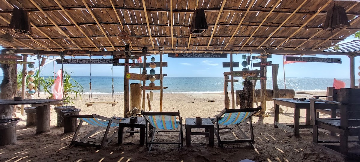 Lighthouse Beach Bar And Kitchen