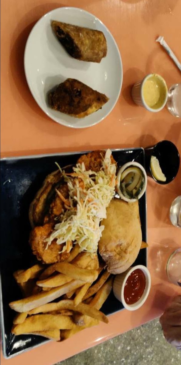 Little Moir's Hibiscus Streatery-7