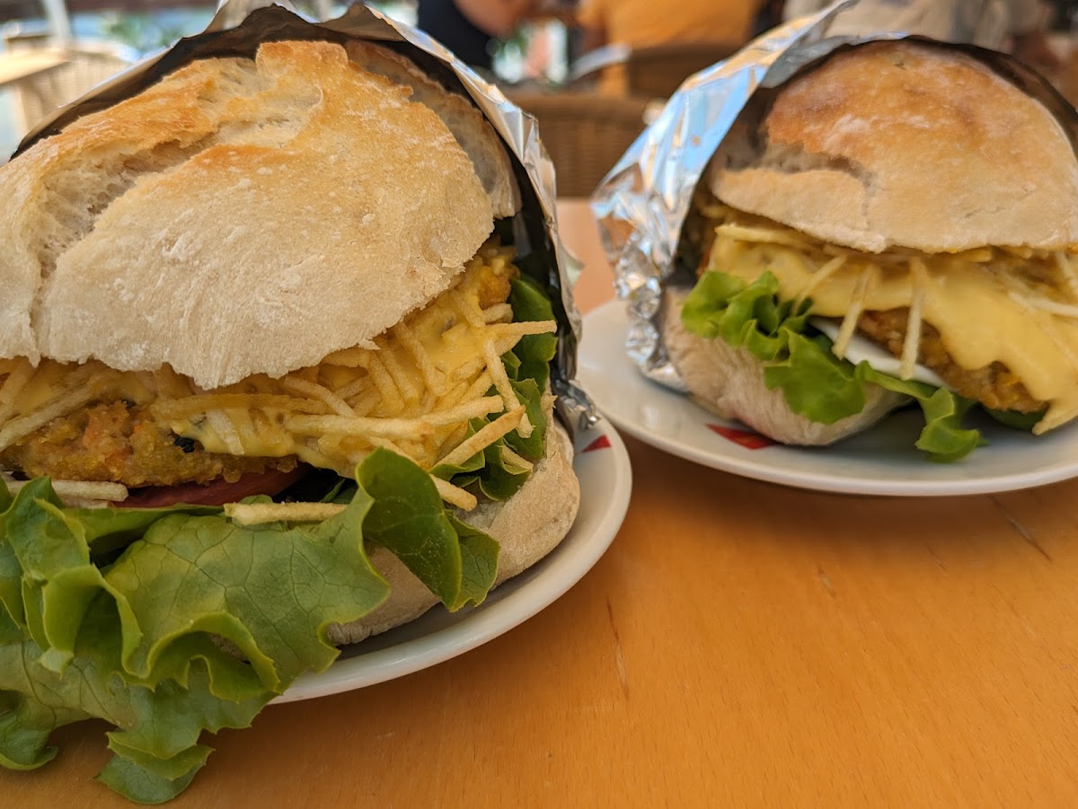 Llama & Cuy Latin Hamburguer/bar-5