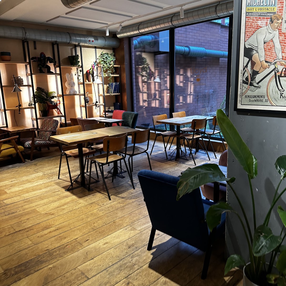 Lloyd Coffee Eatery Louise-3