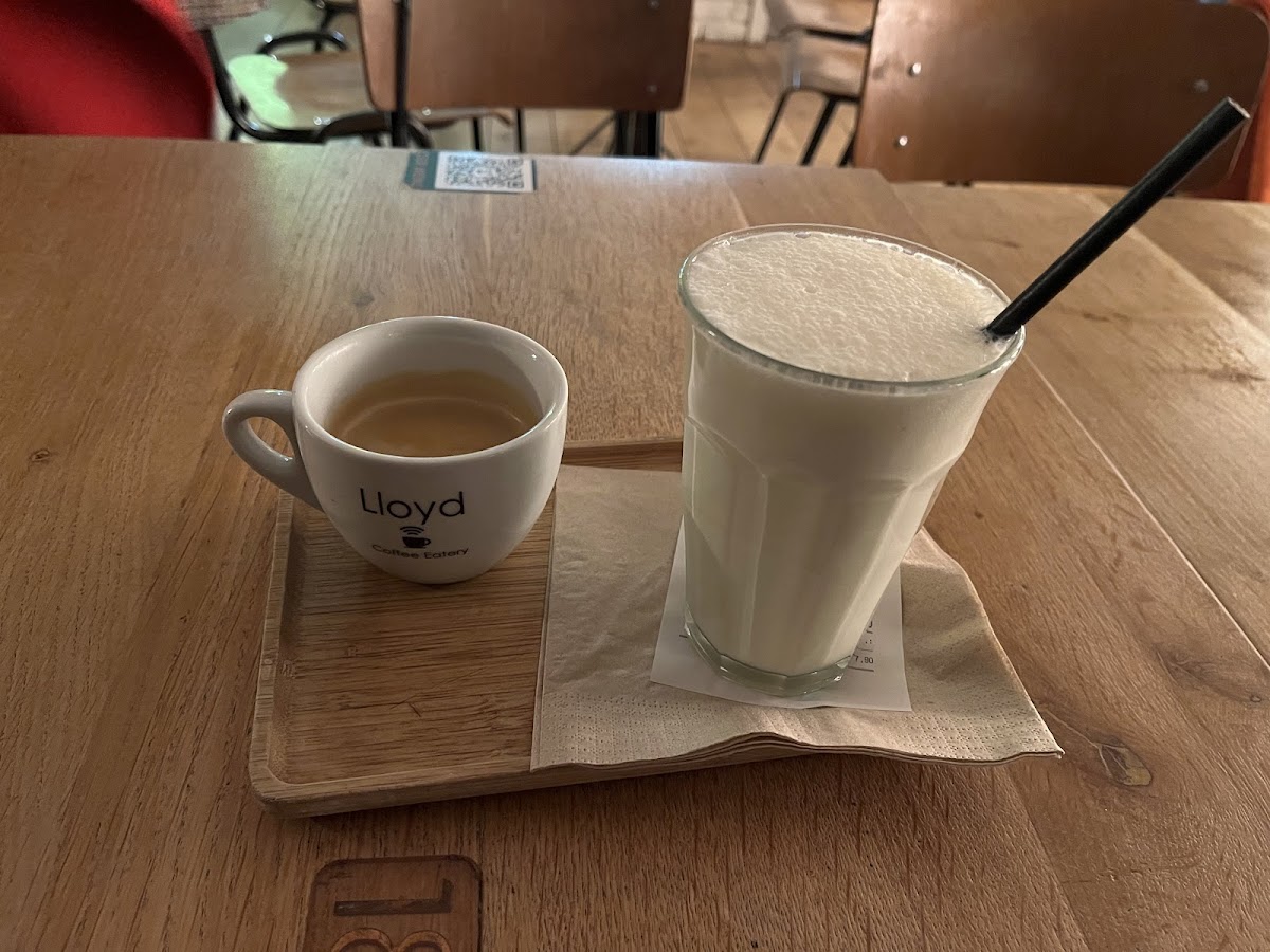 Lloyd Coffee Eatery Louise-9