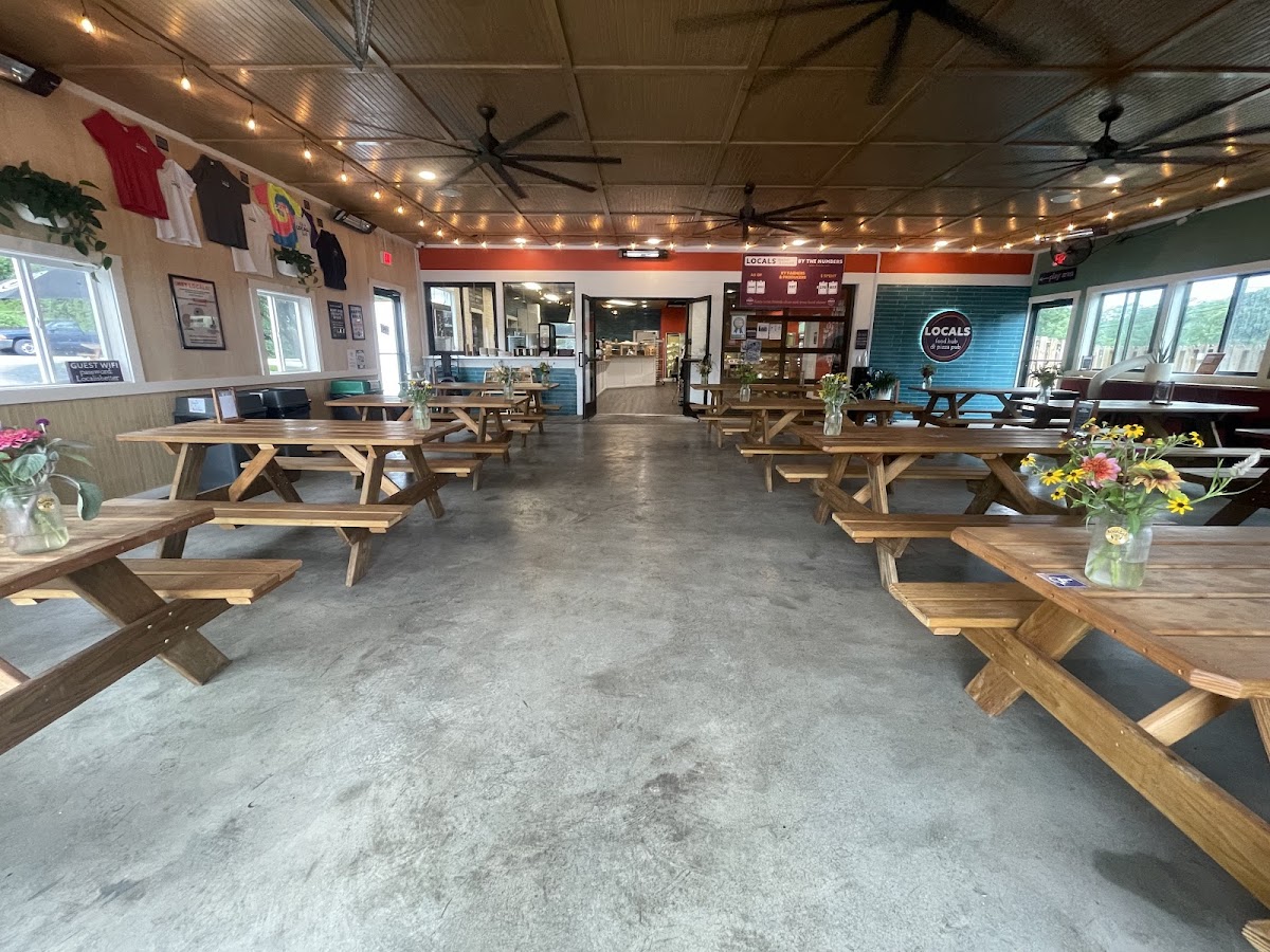 Locals Food Hub & Pizza Pub