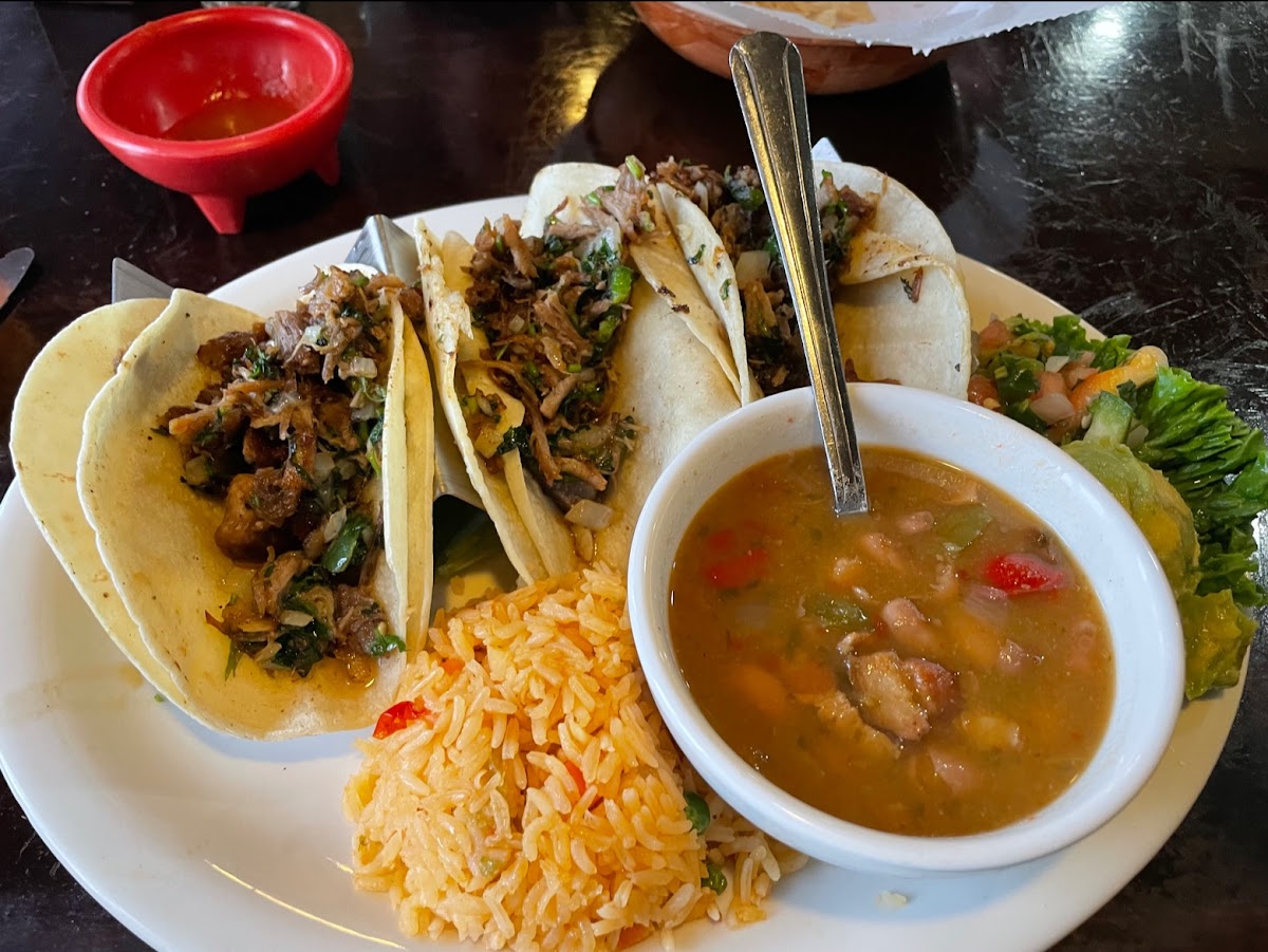 Los 3 Mexicanos Mexican Bar & Grill-8