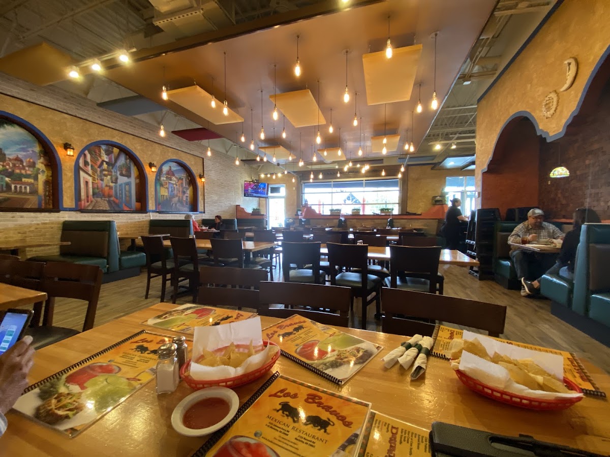 Los Bravos Johnson Mexican Restaurant-4