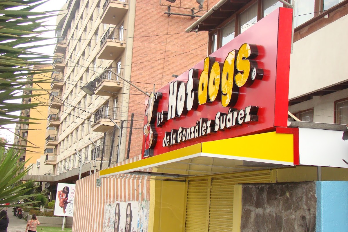 Los Hot Dogs De La Gonzalez Suarez