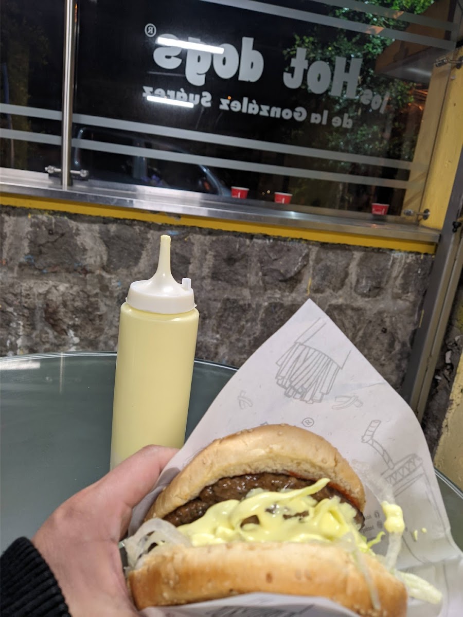 Los Hot Dogs De La Gonzalez Suarez-5