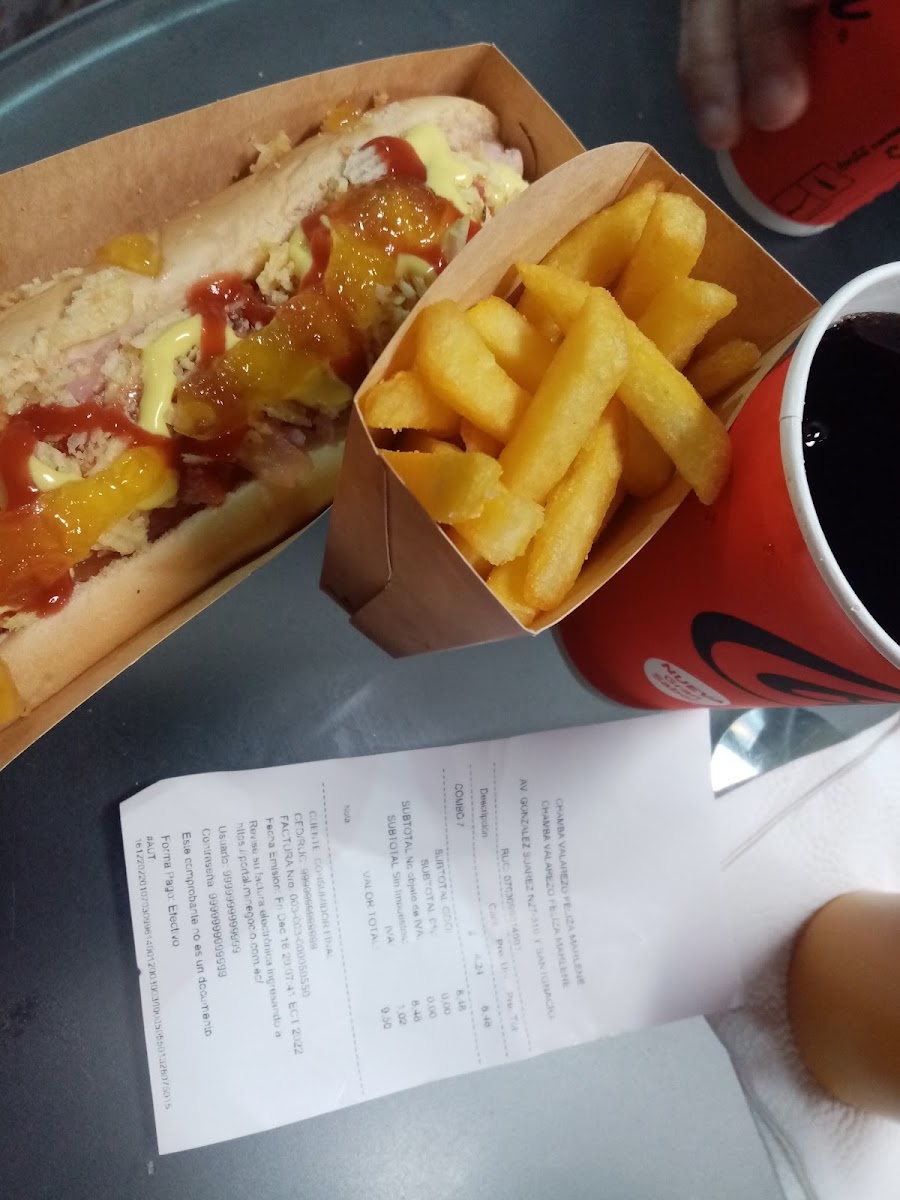 Los Hot Dogs De La Gonzalez Suarez-8