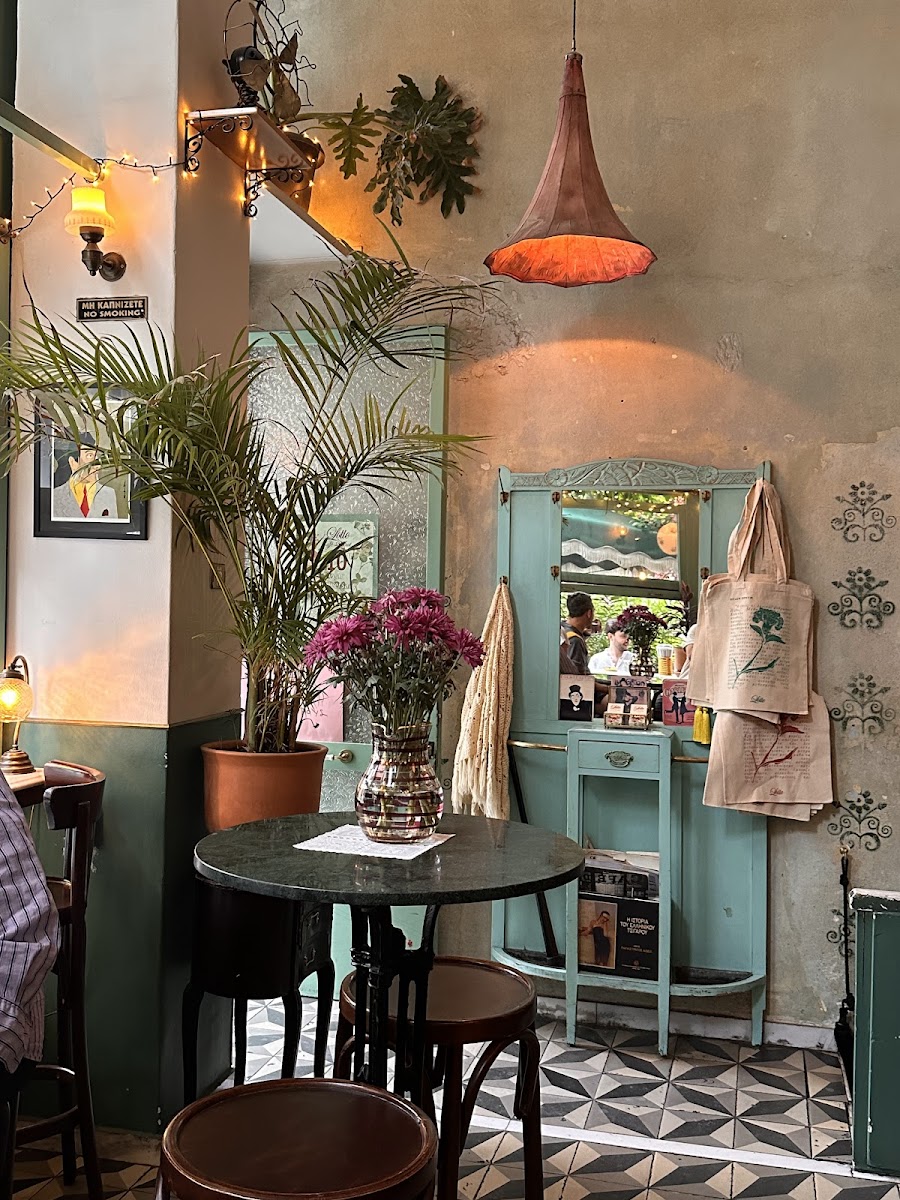 Lotte Cafe-Bistrot