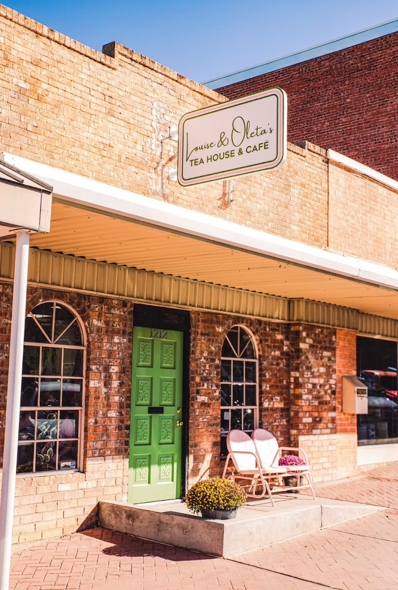 Louise & Oleta's Tea House And Cafe