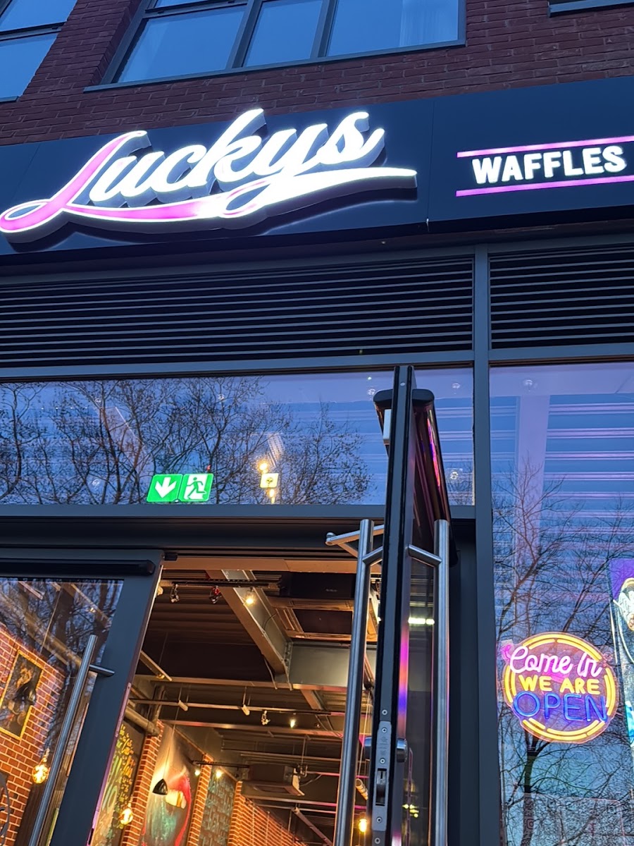 Luckys Diner Wokingham-3