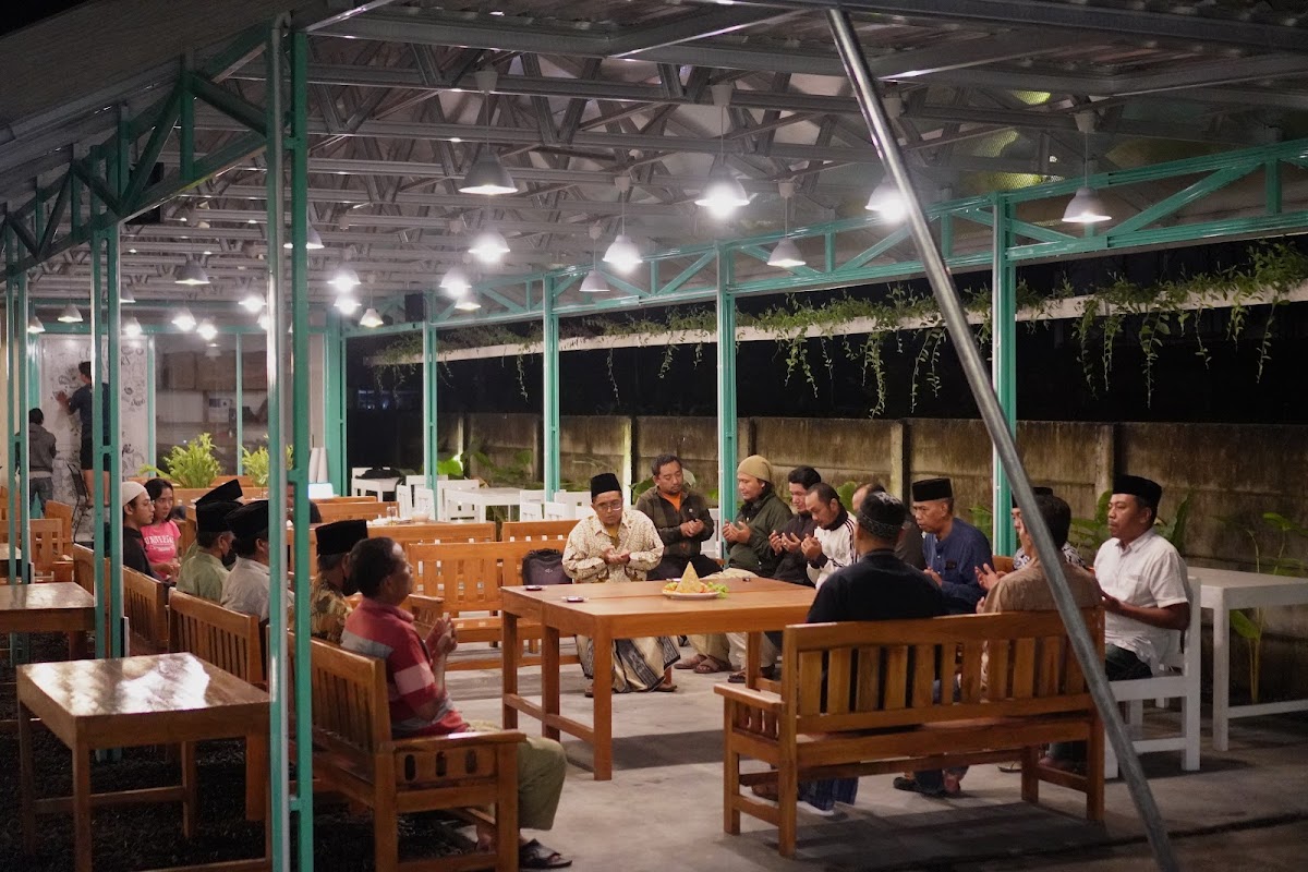 Luk Coffee & Book - Maguwoharjo