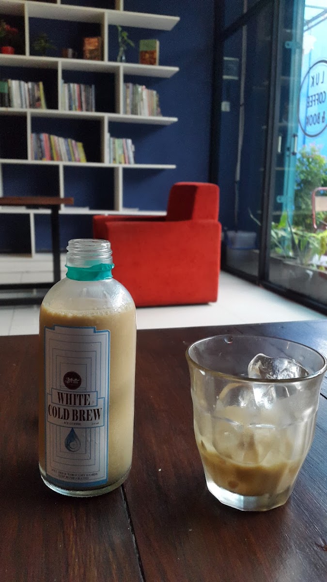 Luk Coffee & Book - Maguwoharjo-9