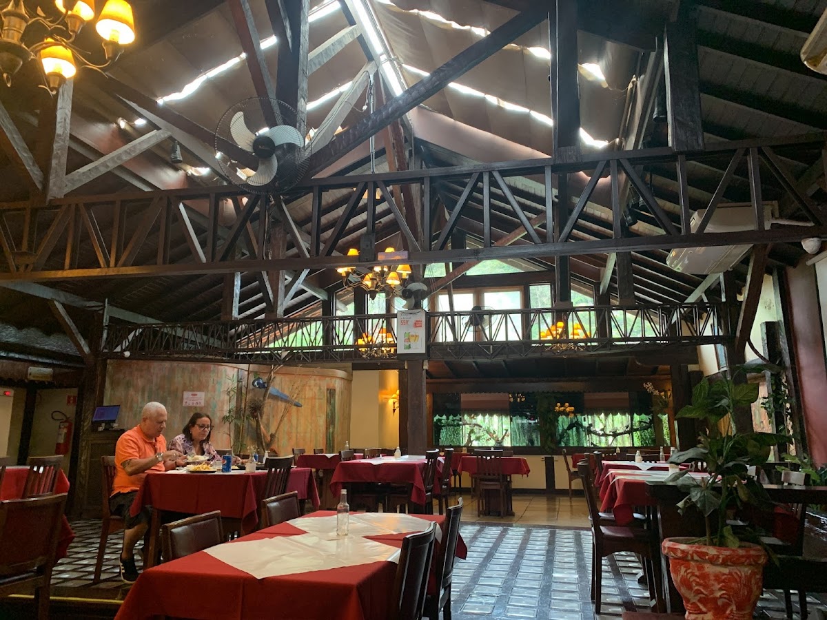 Luka's Pizzeria - Restaurant And Steakhouse-4