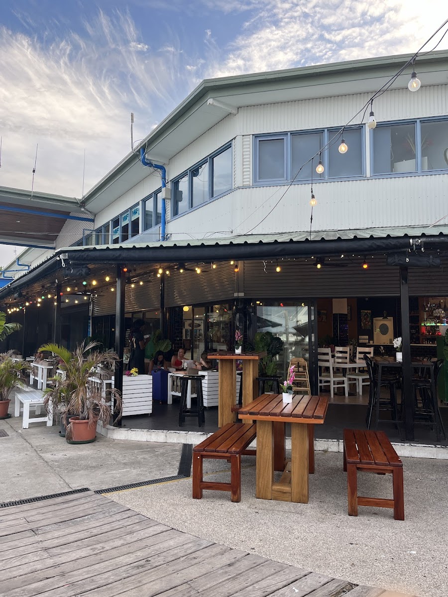 Lulu Bar Restaurant And Cafe