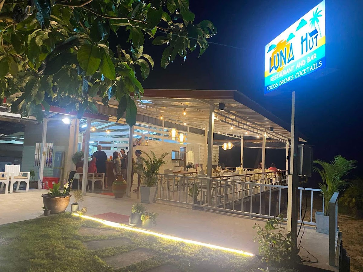 Luna Hut Restaurant