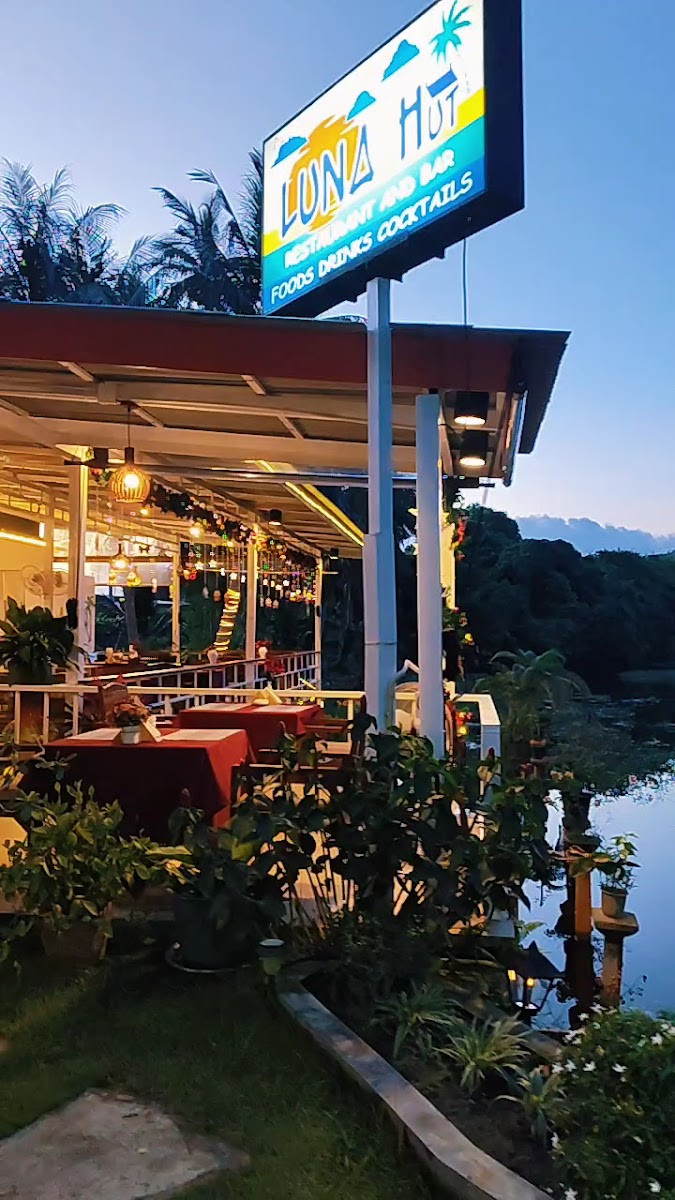 Luna Hut Restaurant-3