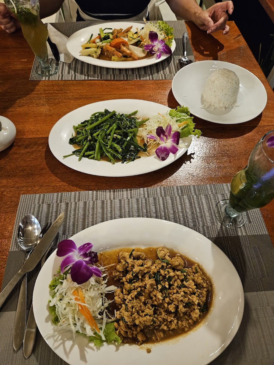 Luna Hut Restaurant-8