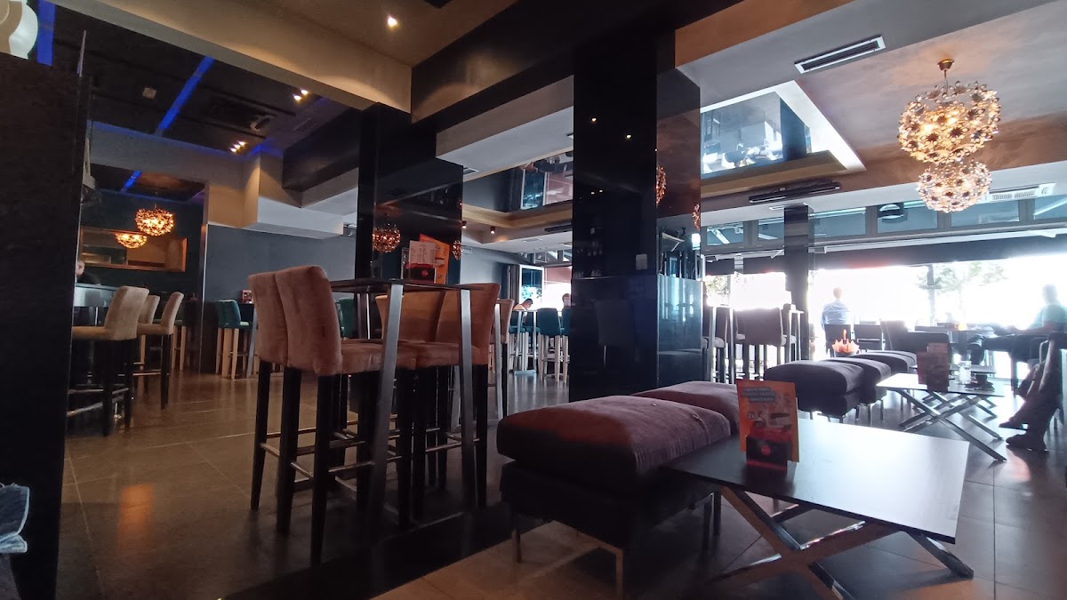 Luxe Bar | Lounge | Club