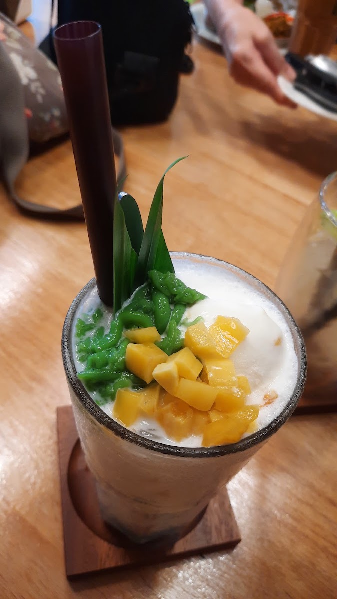 Lyn's The Shanghai Cafe'-6