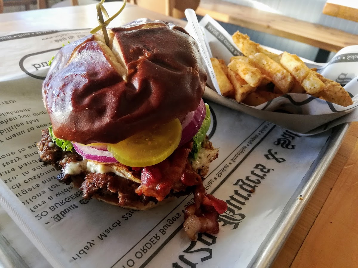 M2O Burgers & Salads-6