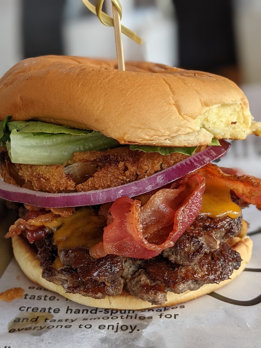 M2O Burgers & Salads-8