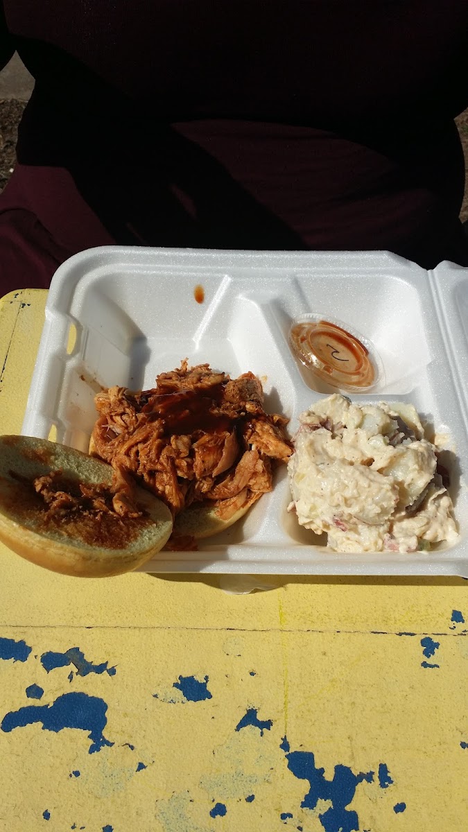 Mackie's Barbecue - Takeout-8