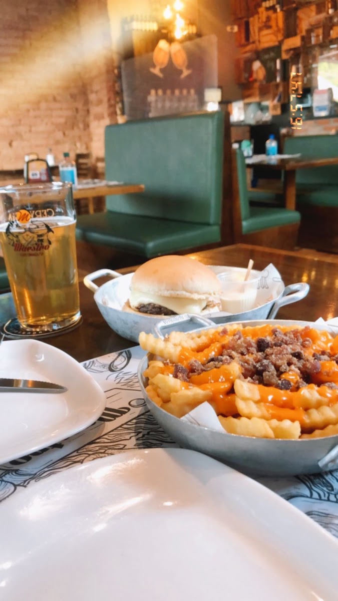 Maestro Burger & Grill-7