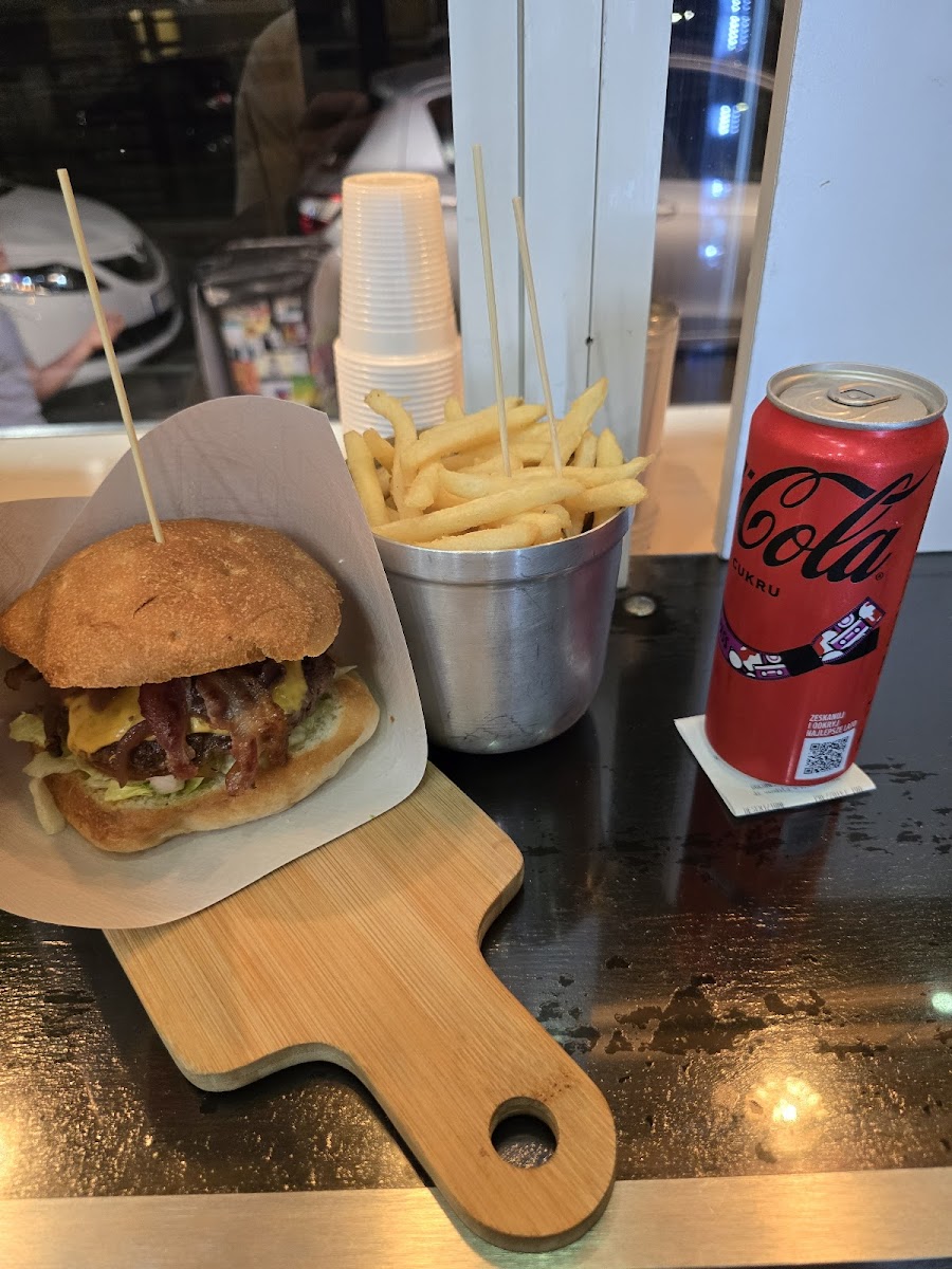 Maga's Burger & Fries-9