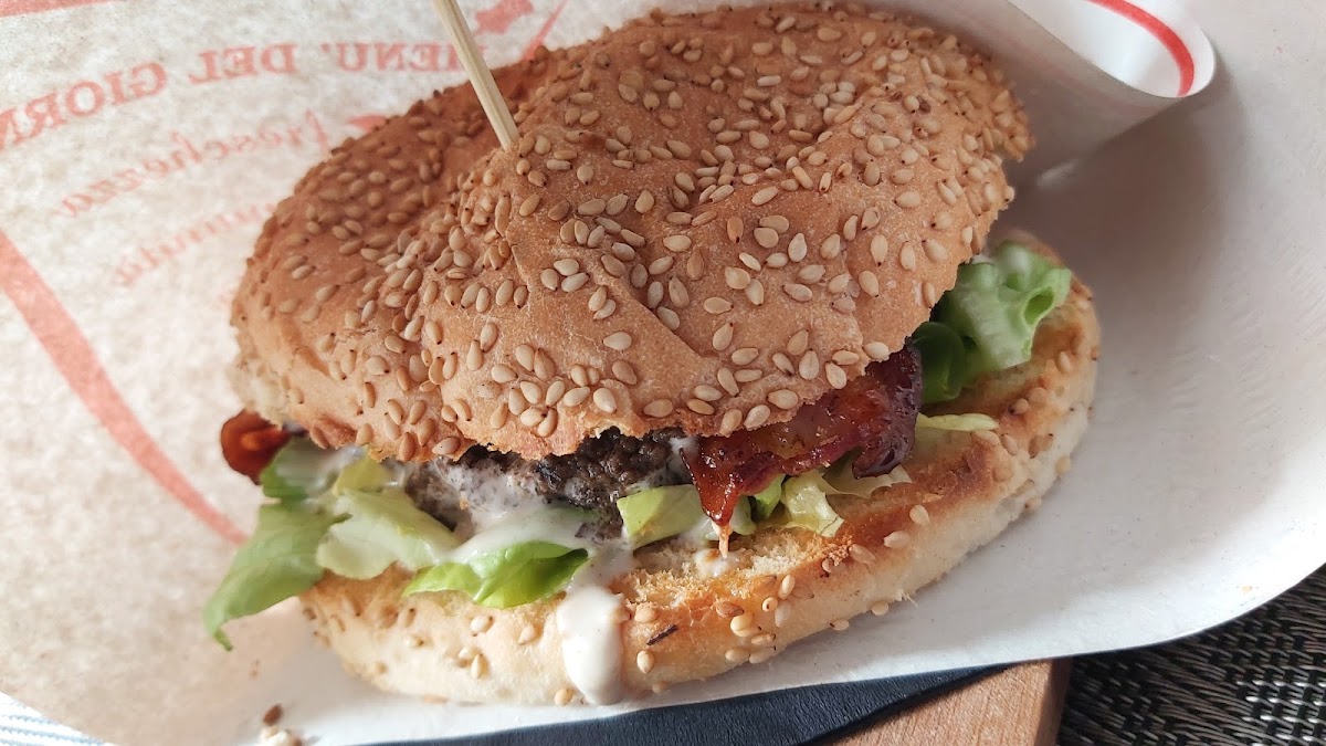 Maga's Burger & Fries-6