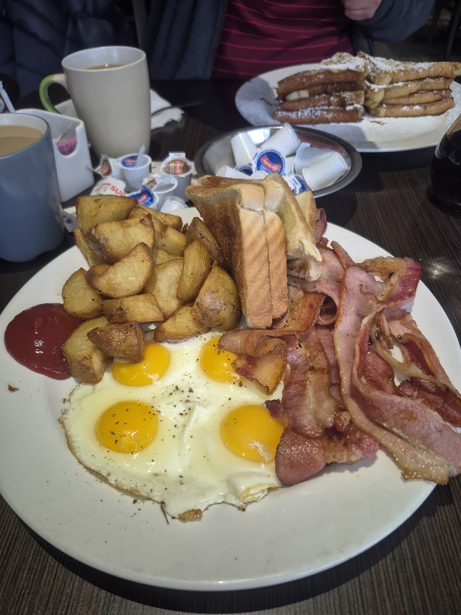 Maggie's Diner-3
