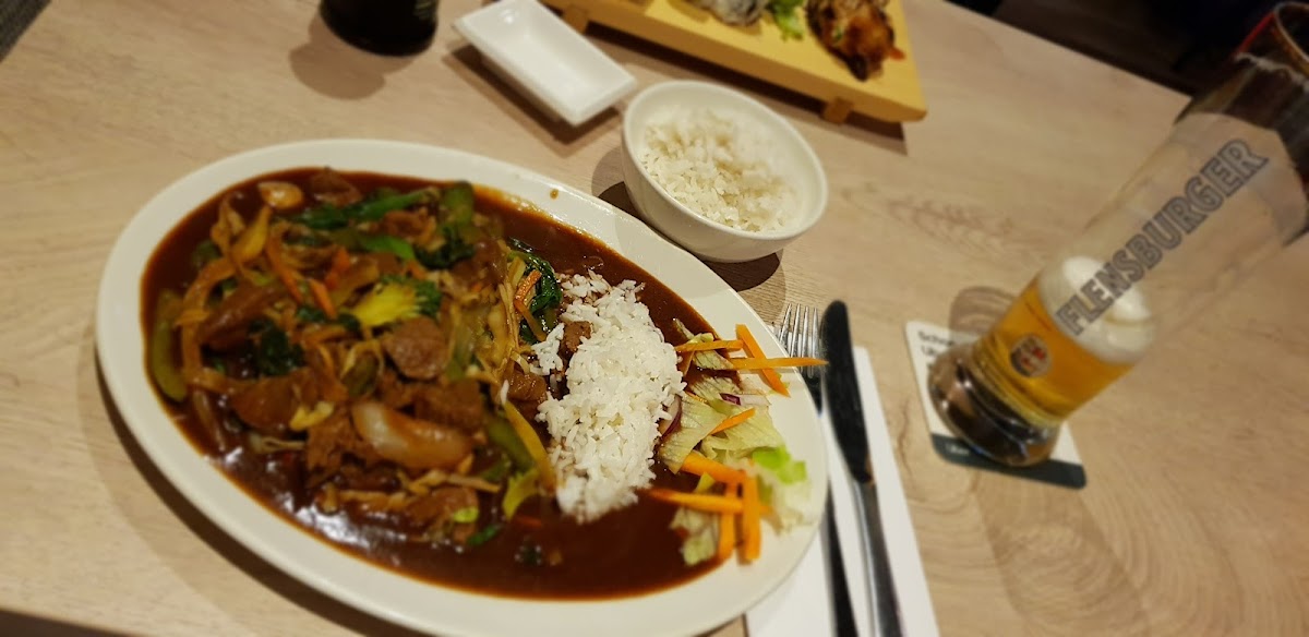 Makalu Kitchen-9