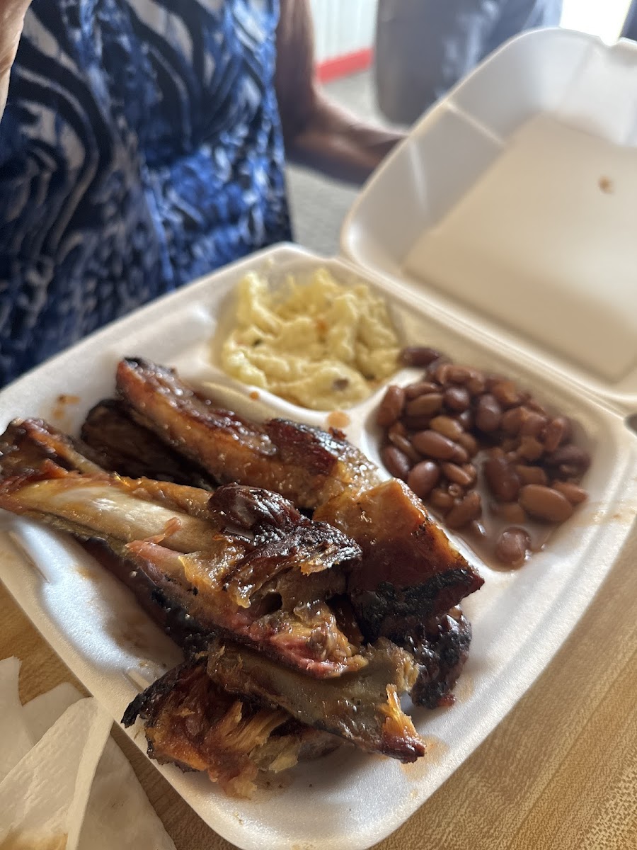 Mama & Papa B's Bar-B-Q-2