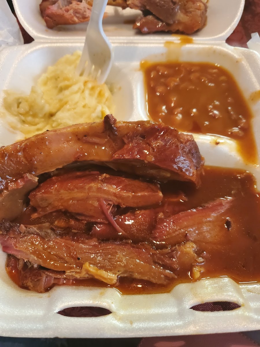 Mama & Papa B's Bar-B-Q-5