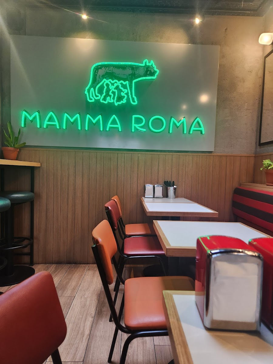 Mamma Roma Flagey-3