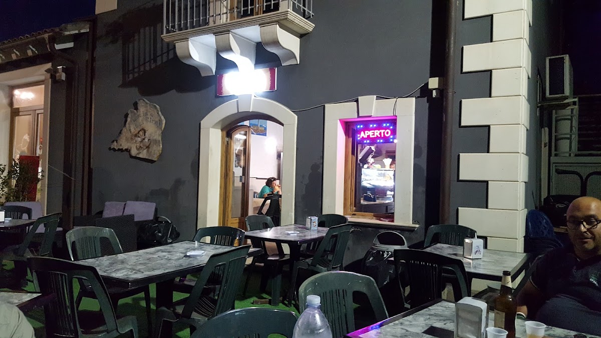 Mancia E Tinni Futti